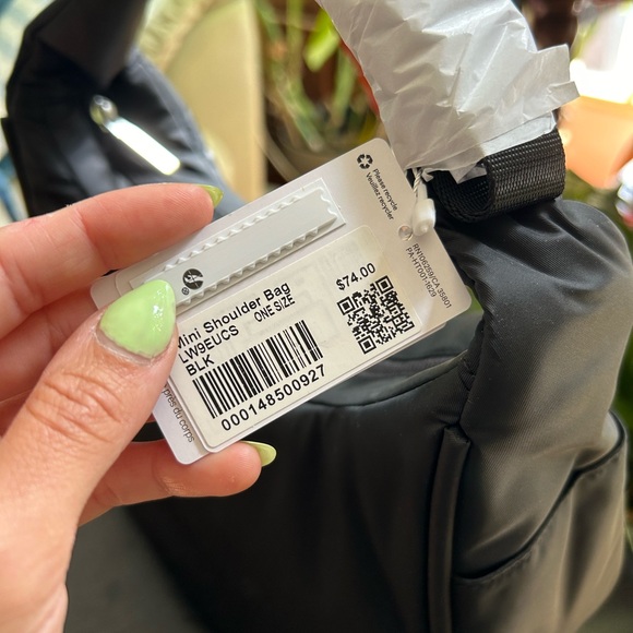 BNWT Mini Nylon Shoulder Bag Lululemon Black - Picture 6 of 7